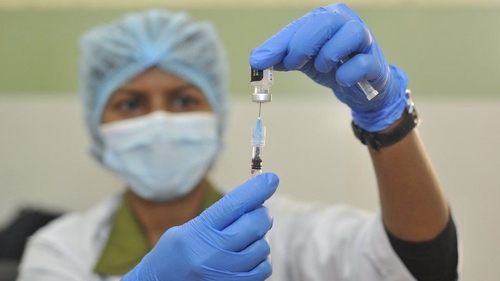 Ultime notizie aziendali su I vaccini di Covid dovrebbero lavorare contro la variante di Omicron, il WHO dice